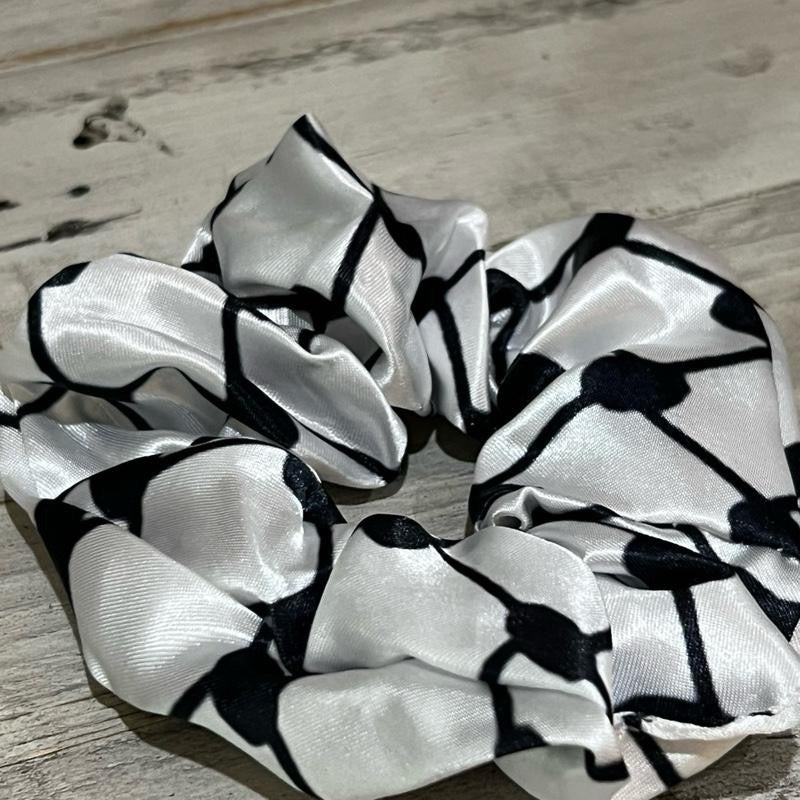 Keffiyeh Scrunchie β Palestinian Hair Style Soft and Sturdy