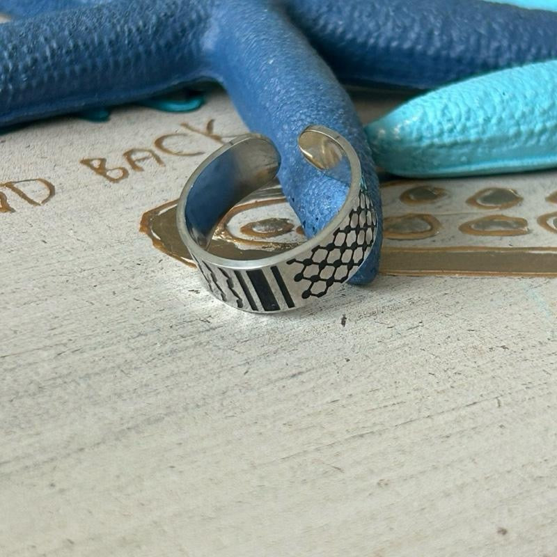 Palestinian Kufiya Pattern Adjustable Ring – Silver Engraved Keffiyeh Band