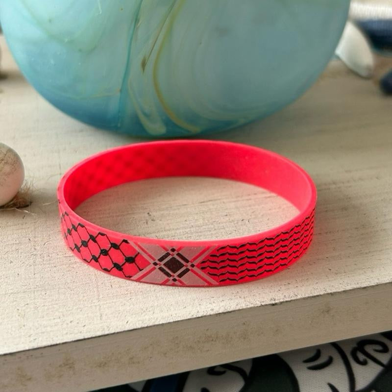 Silicone Keffiyeh Bracelet – Red or White Wristband