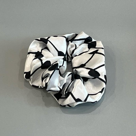 Keffiyeh Scrunchie – Palestinian Hair Style Soft and Sturdy