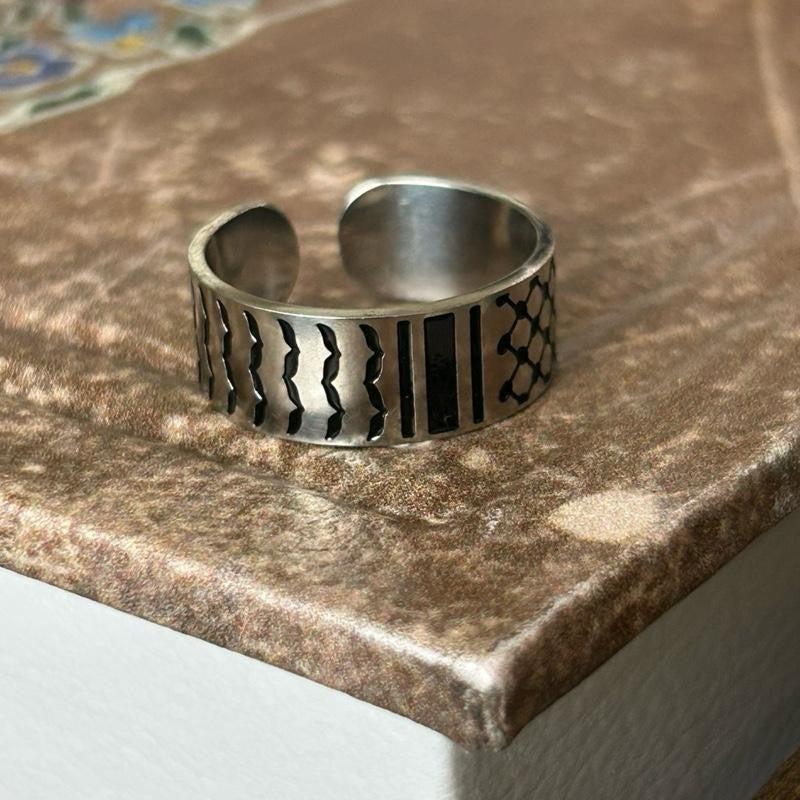 Palestinian Kufiya Pattern Adjustable Ring – Silver Engraved Keffiyeh Band