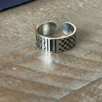 Palestinian Kufiya Pattern Adjustable Ring – Silver Engraved Keffiyeh Band