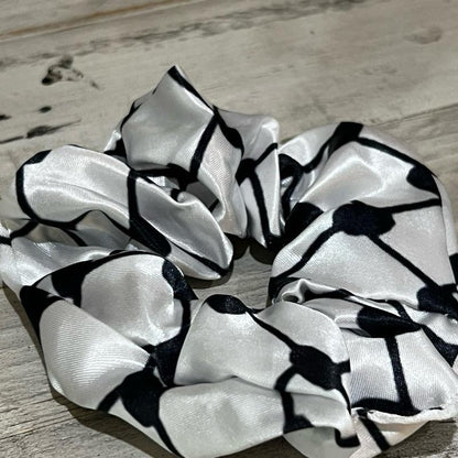 Keffiyeh Scrunchie – Palestinian Hair Style Soft and Sturdy